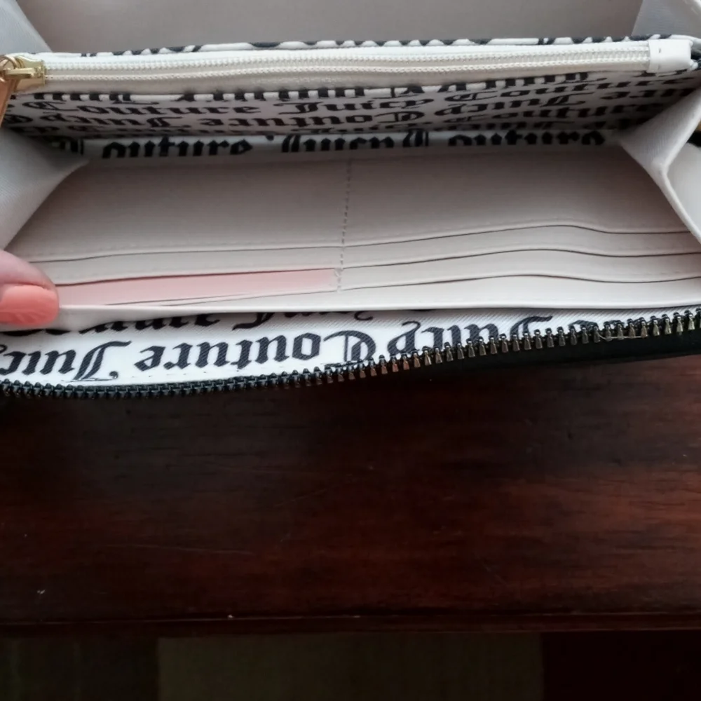 NWT Juicy Wallet - Picture 3 of 6